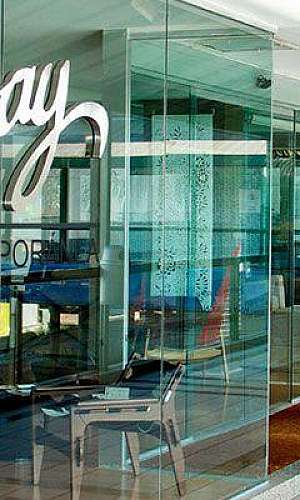 Fachada com porta de vidro Fachada com porta de vidro