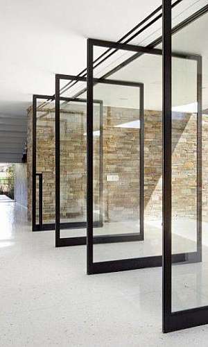 Instalação de porta de vidro pivotante preço
