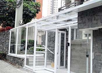 Fachada de vidro estrutural